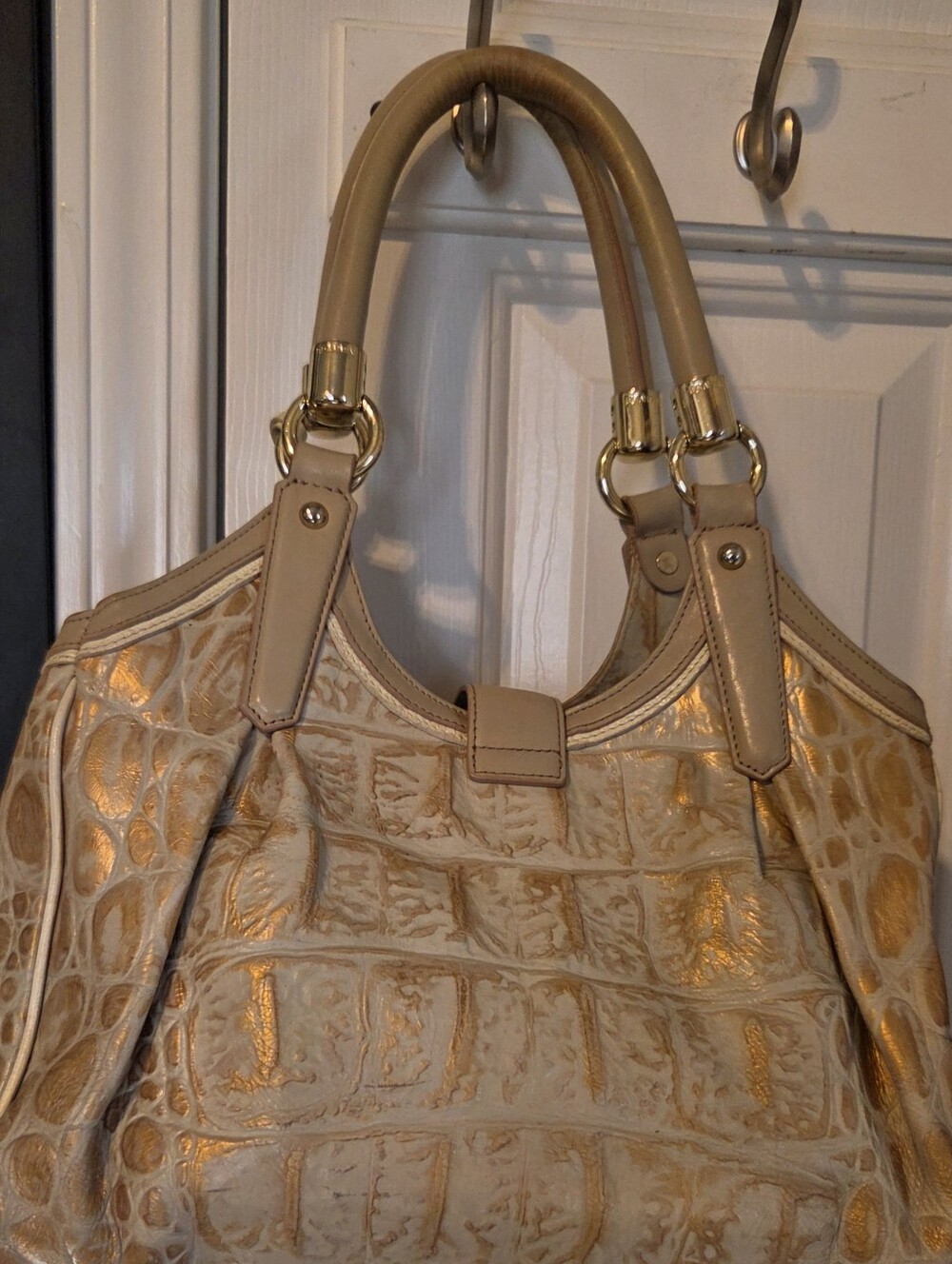 Brahmin "Elisa"  Croc-Embossed Leather Shoulder Bag with Gold Hardware GUC - Picture 2 of 15